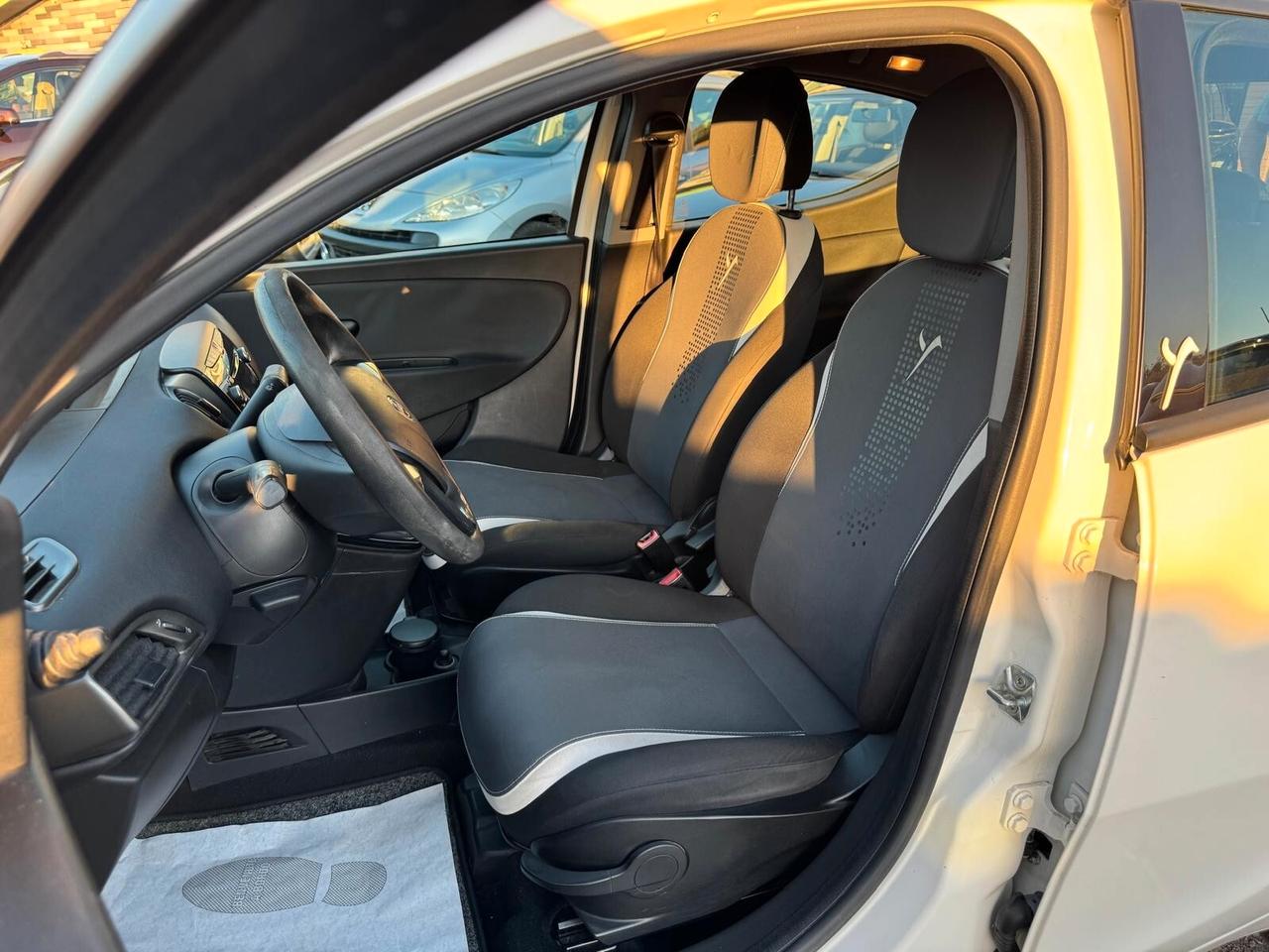 Lancia Ypsilon 1.2 BENZINA NEOPATENTATI 2015