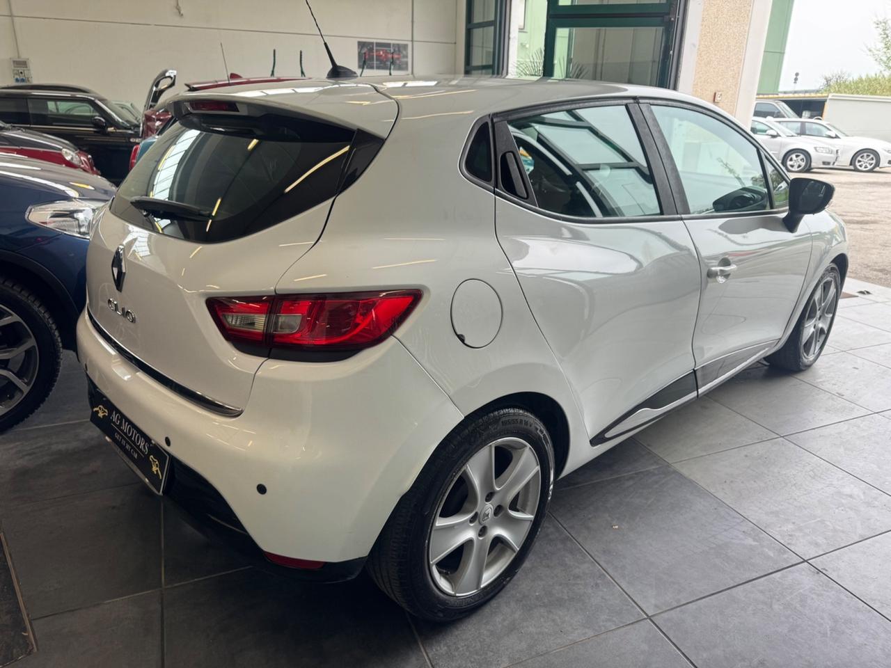 Renault Clio 1.2 75CV 5 porte Wave Metano Neopatentati