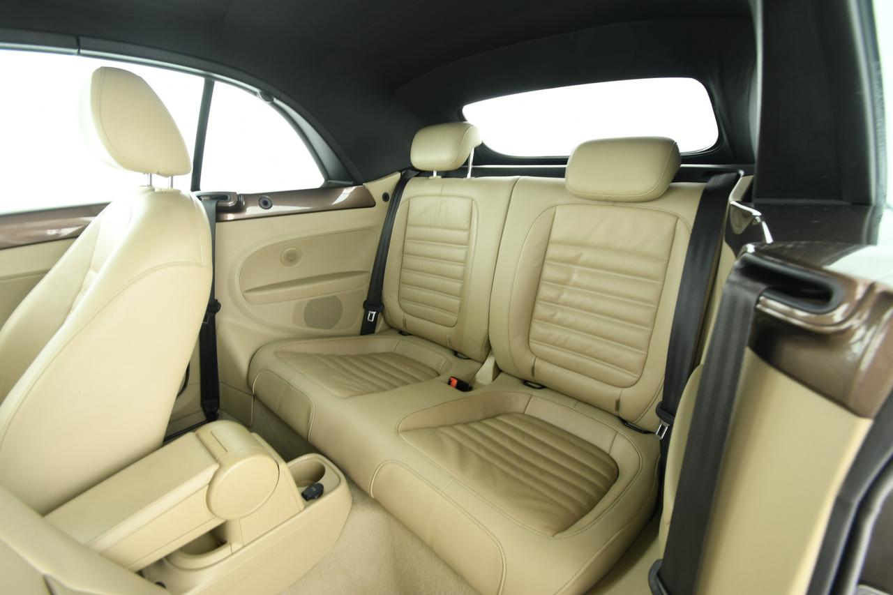 VOLKSWAGEN Maggiolino Cabrio 2.0 tdi Sport 140cv dsg PELLE+LED+C18"