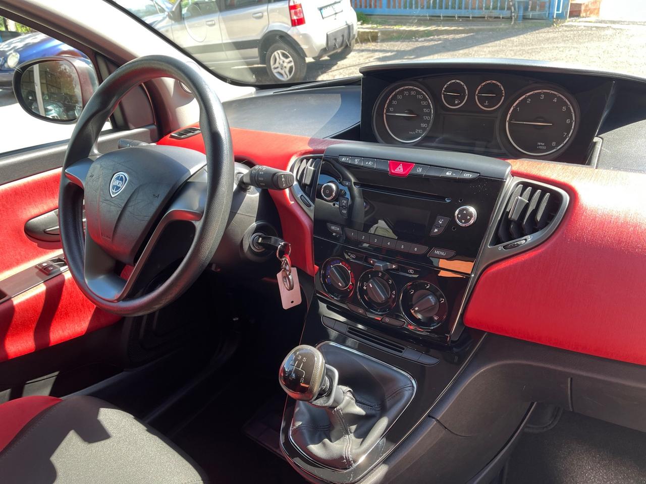 Lancia Ypsilon 1.2 69 CV Black/Red-km72000-