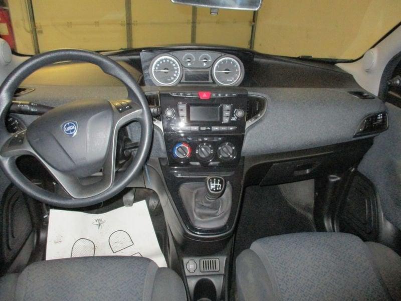 Lancia Ypsilon Ypsilon 1.0 FireFly 5 porte S&S Hybrid Ecochic Silver