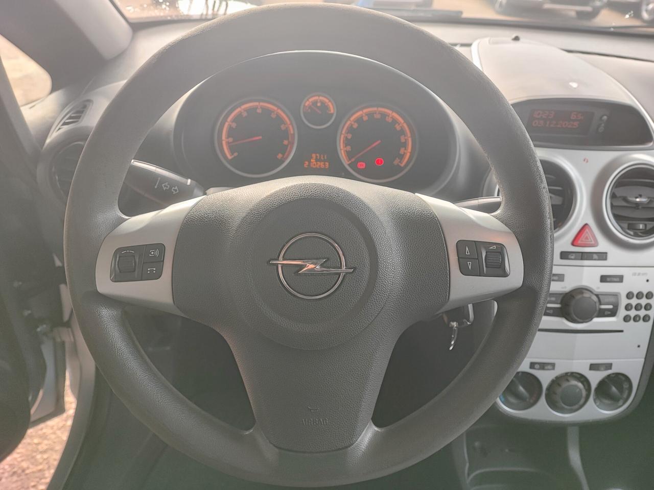 Opel Corsa 1.2 5 porte Cosmo