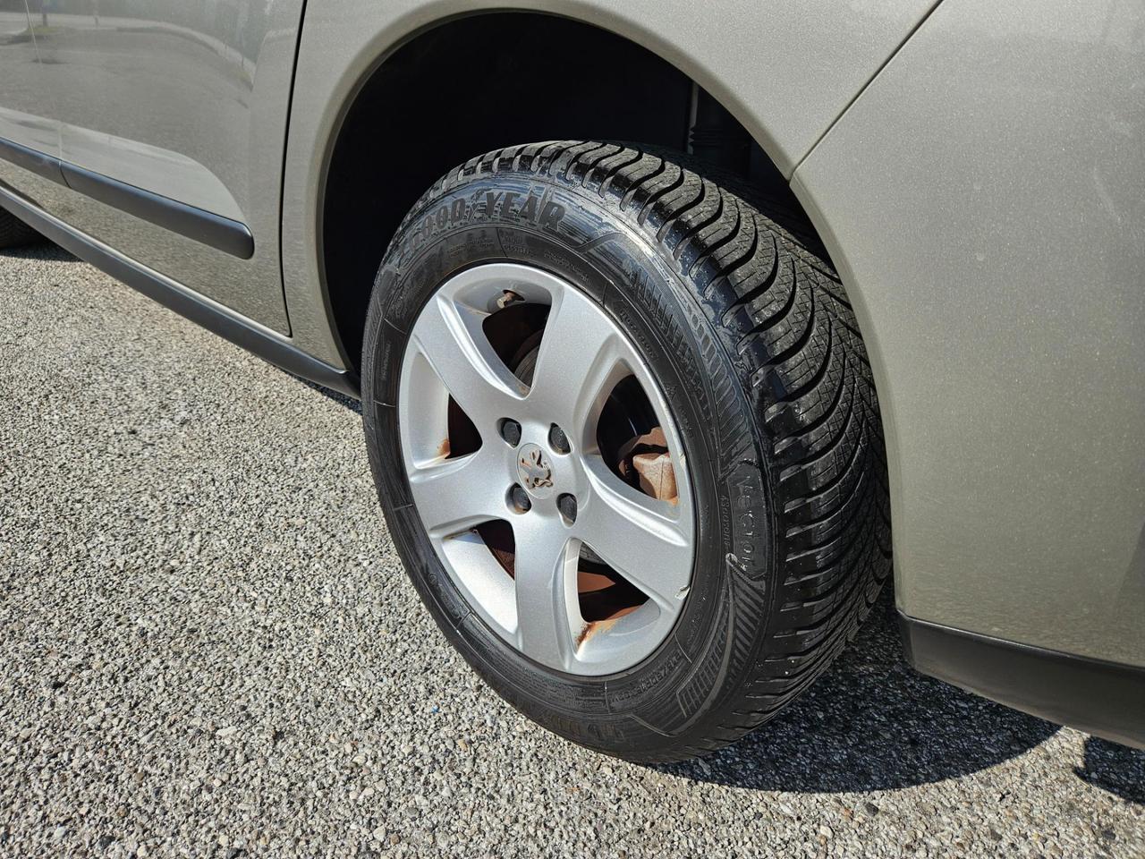 Peugeot 3008 3008 1.6 e-hdi 8v Access (premium) s&s 112cv robot