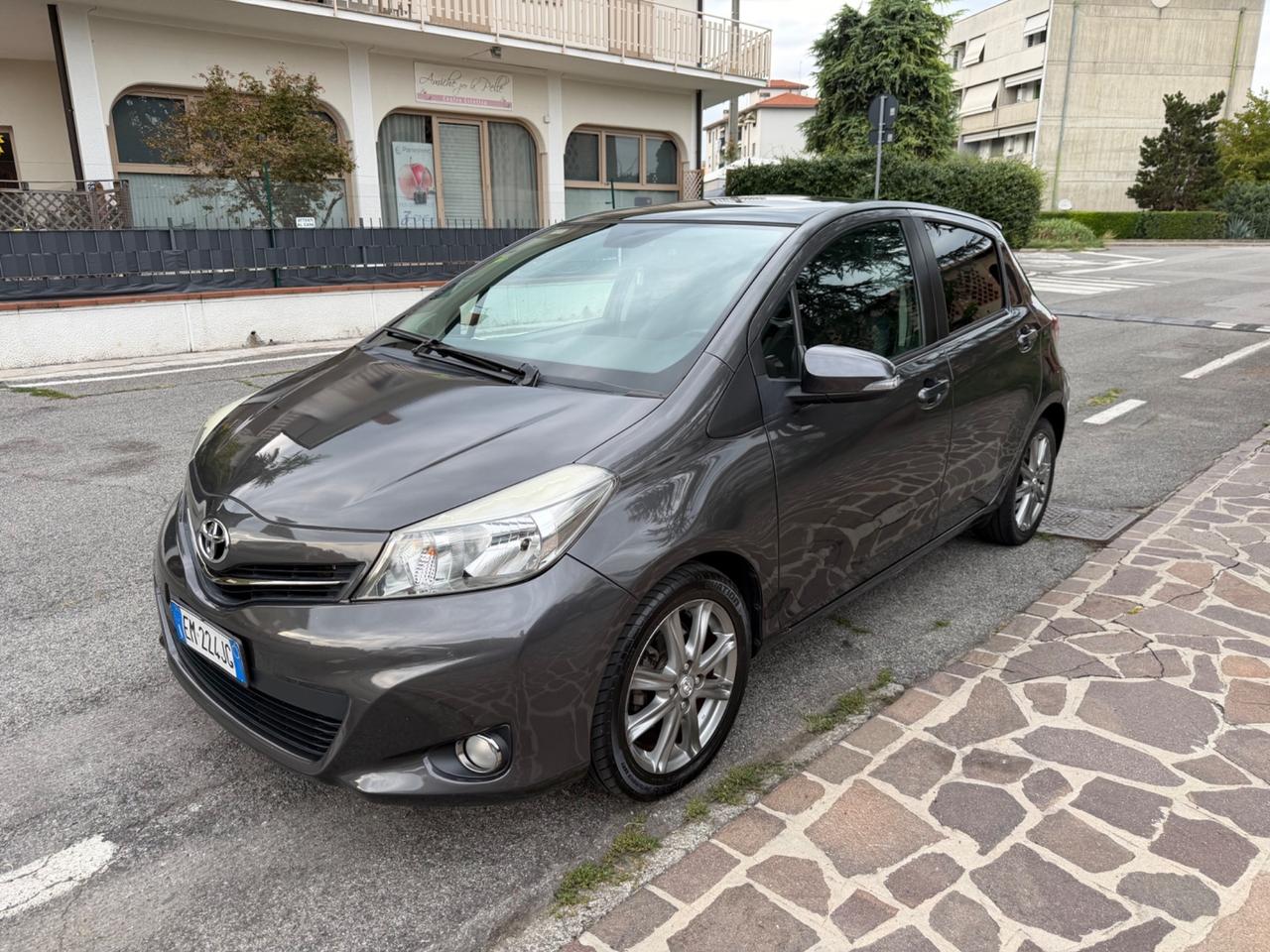 Toyota Yaris 1.3 5 porte Lounge