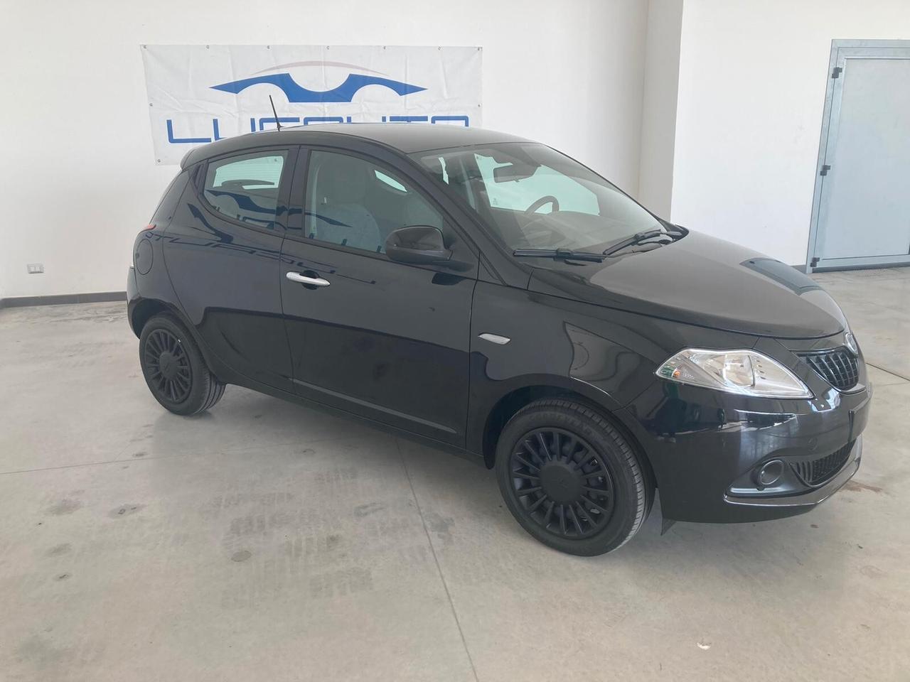 Lancia Ypsilon 1.0 FireFly 5 porte S&S Hybrid Ecochic Silver