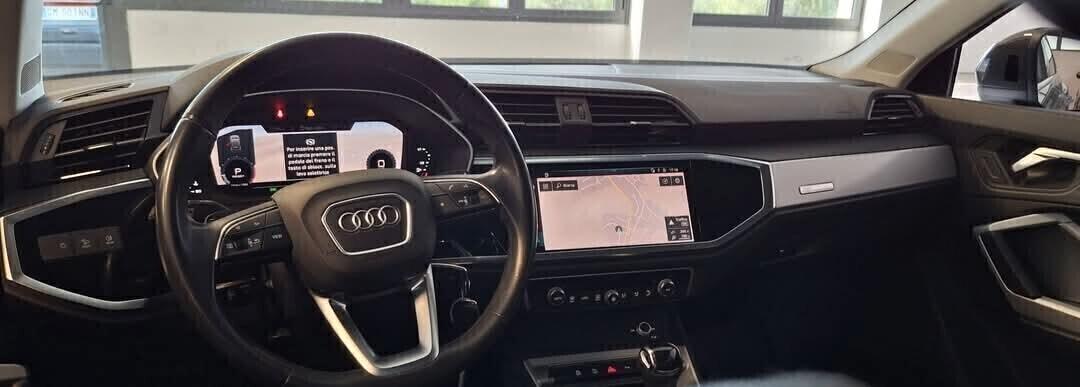 Audi Q3 150cv S tronic fari full led