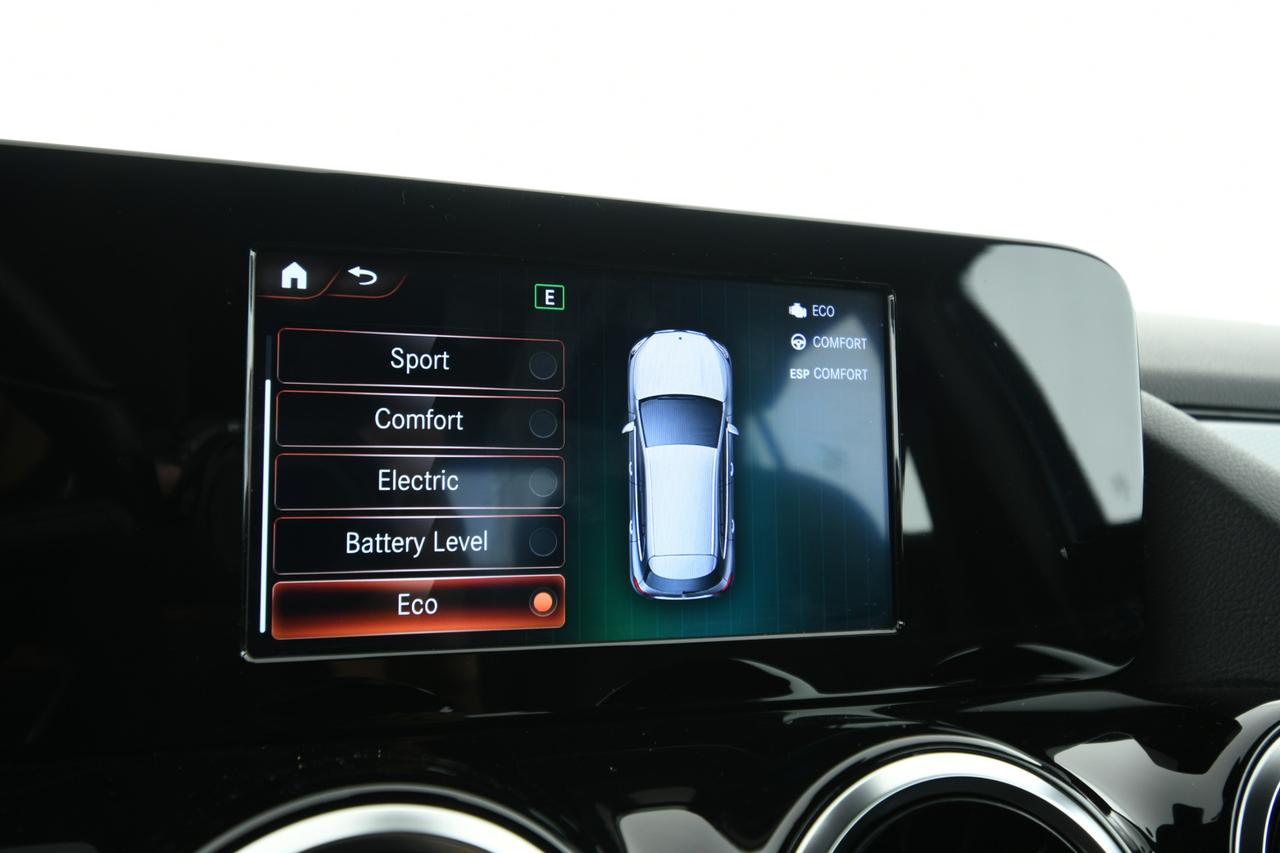 Mercedes-Benz GLA 250 e phev (eq-power) Sport auto CAMERA+LED+C18"
