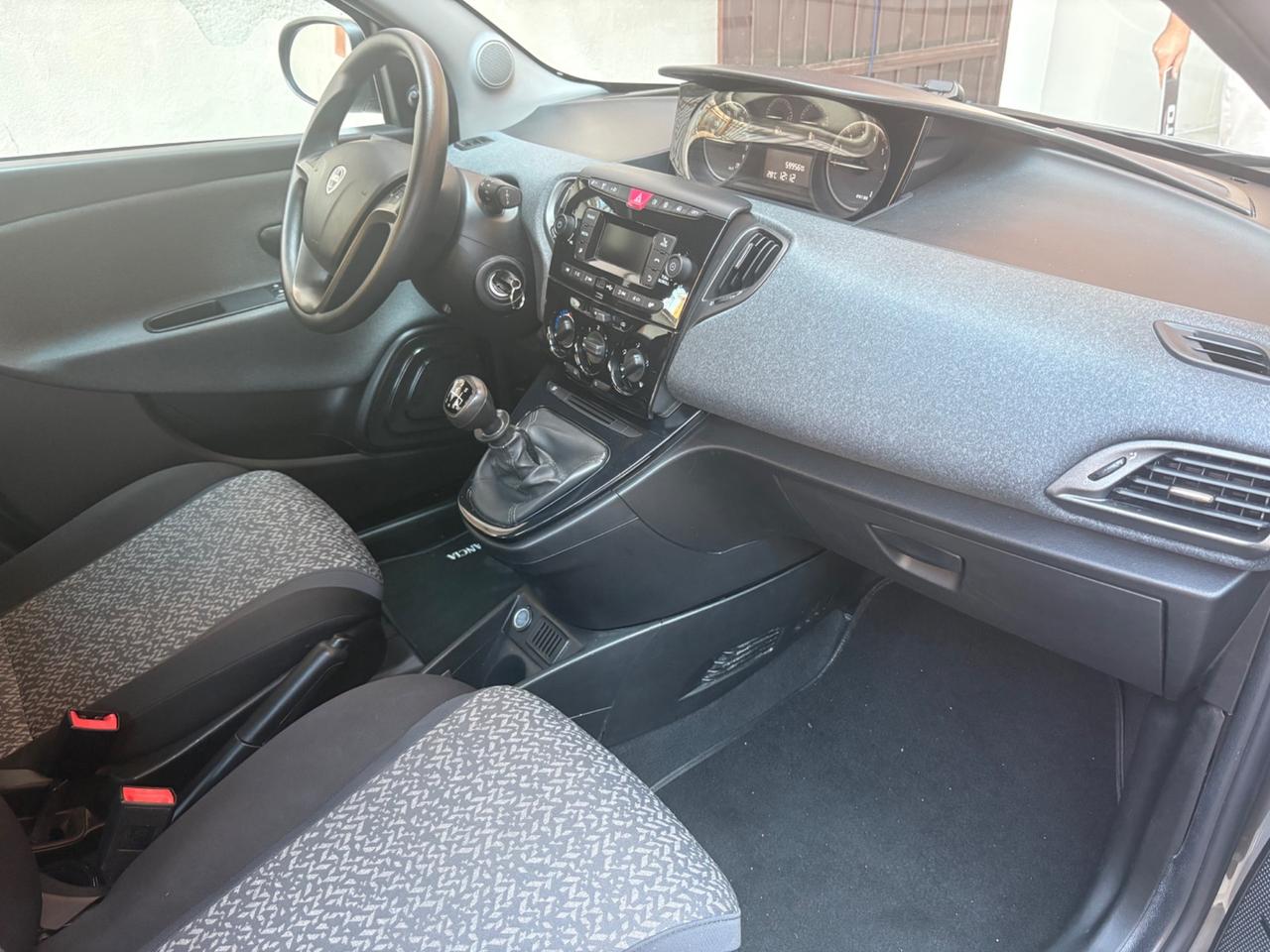 Lancia Ypsilon 1.0 FireFly 5 porte S&S Hybrid Ecochic A. Ferretti