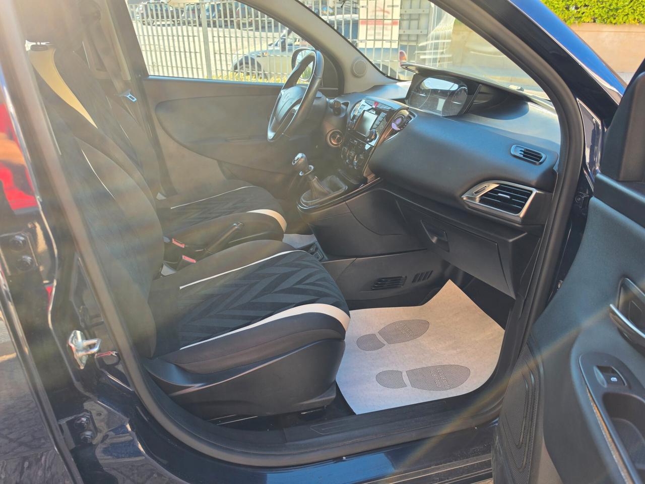 Lancia Ypsilon 1.2 69 CV 5 porte Gold