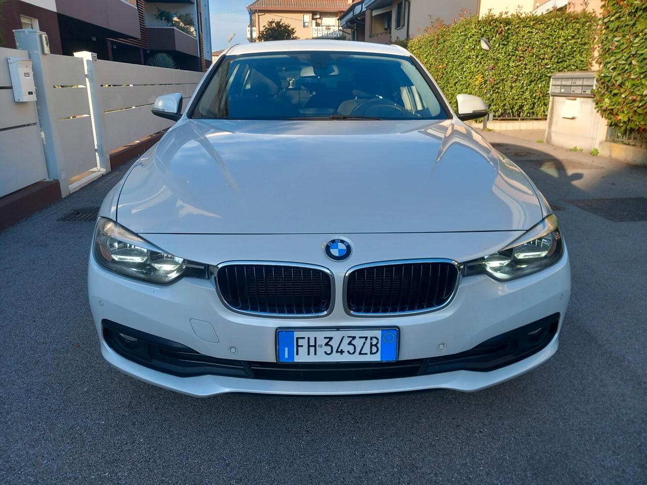 Bmw 318d 150 cv Touring Business Automatica tua a € 199 mese