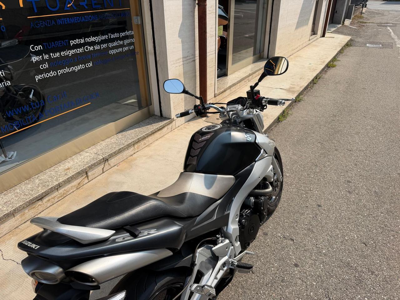 Suzuki GSR 600 ( 2006 - 2011 ) #32