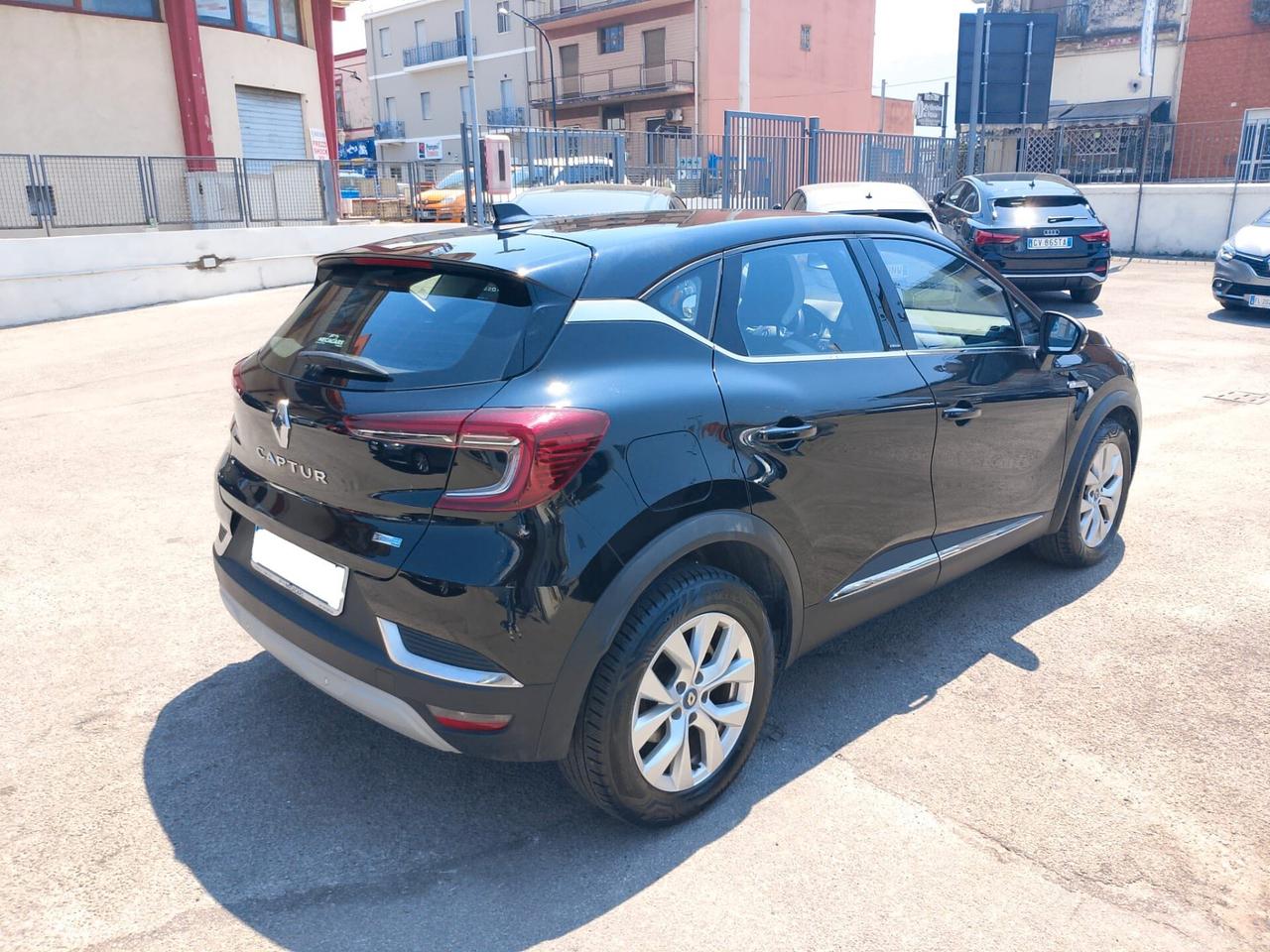Renault Captur Plug-in Hybrid E-Tech 160 CV Initiale Paris
