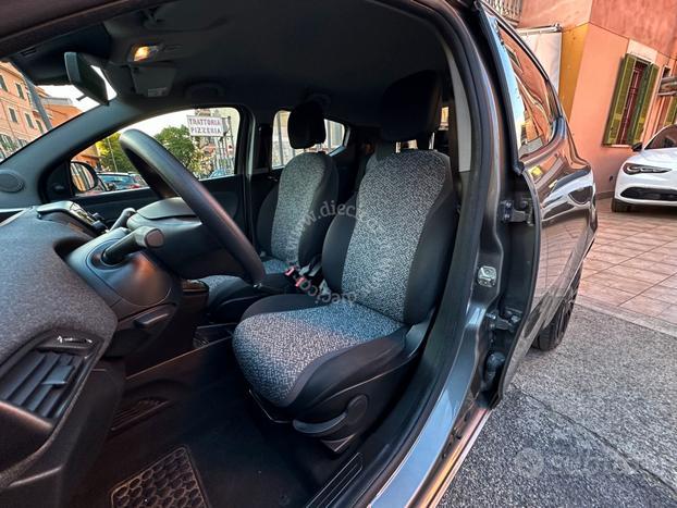 Lancia Ypsilon 1.0 FireFly 5 porte S&S Hybrid Ecoc