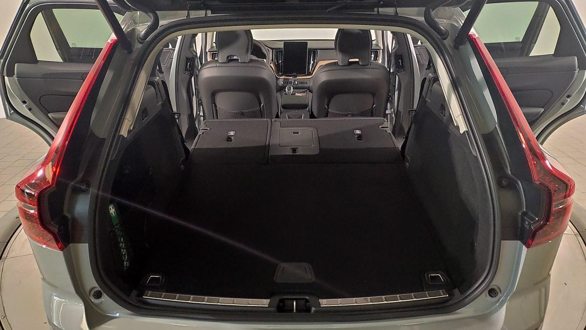VOLVO Xc60 B5 Mild Hybrid Awd Automatico Plus Dark