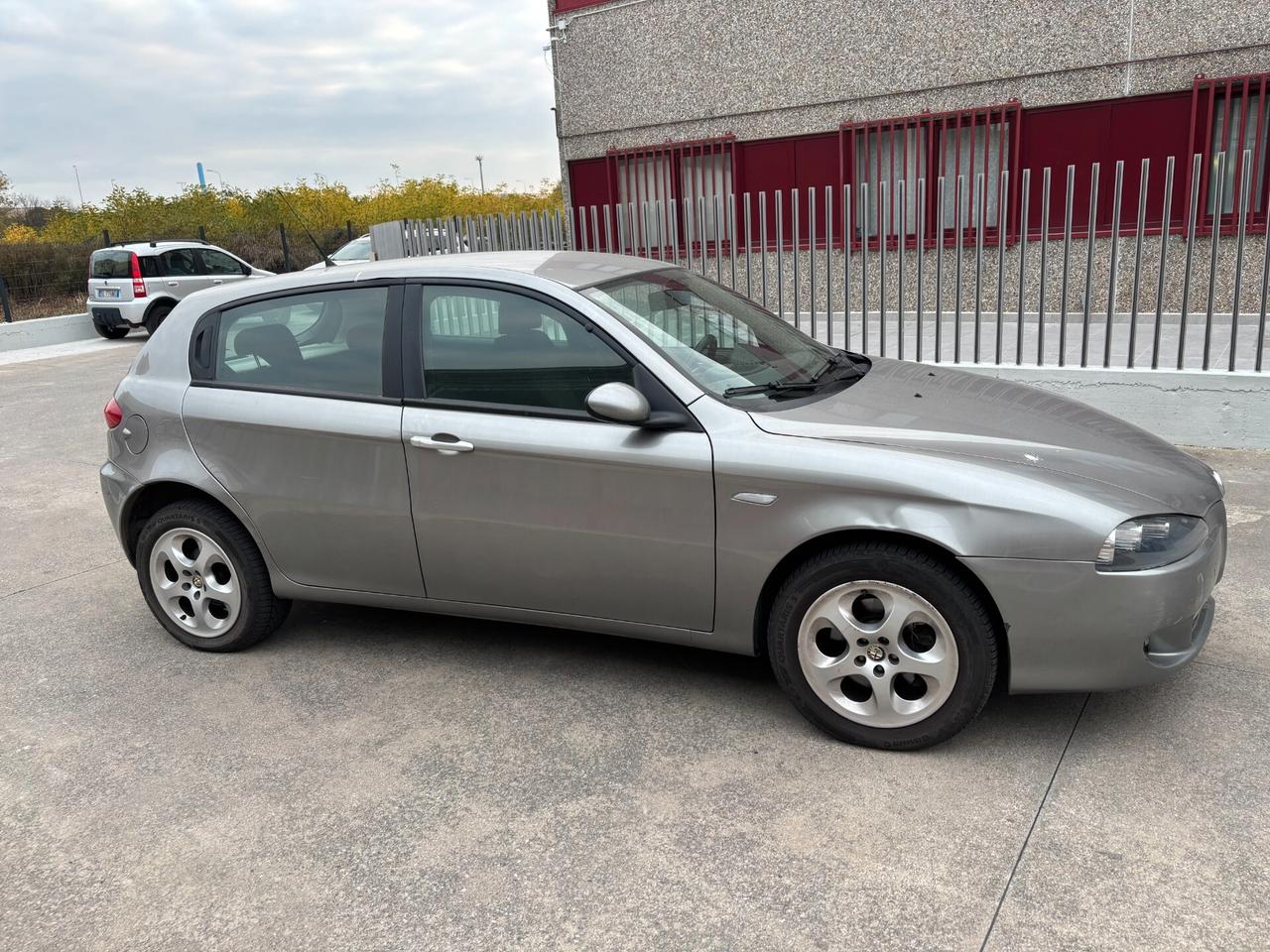 Alfa Romeo 147 1.6 16V TS (105) 5 porte Distinctive