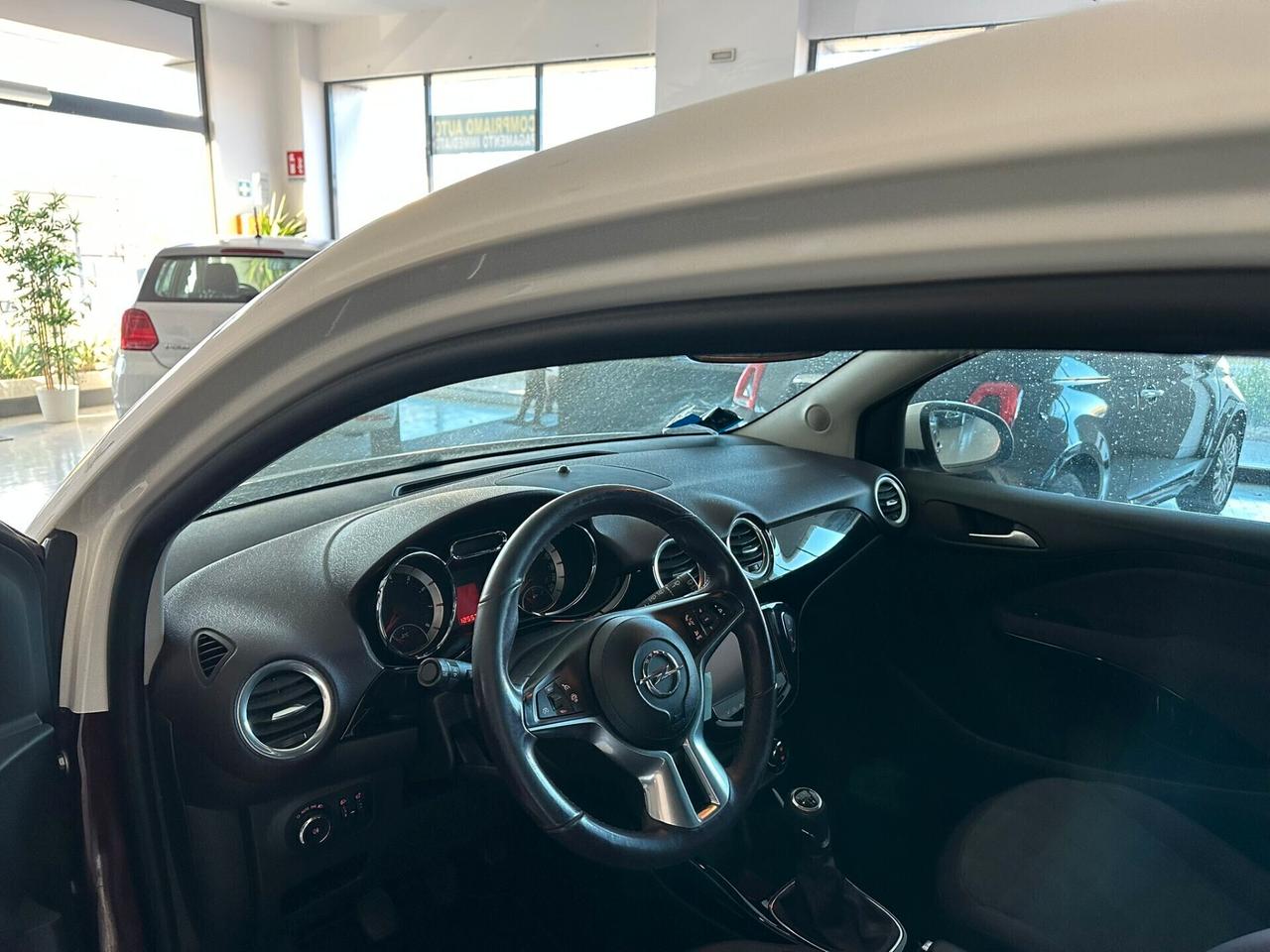 Opel Adam 1.2 70 CV White/Black Link