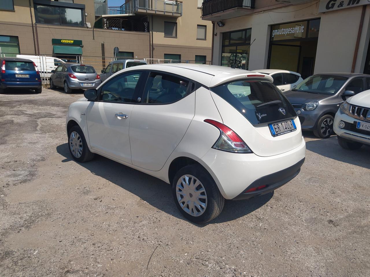 Lancia Ypsilon 0.9 TwinAir 85 CV 5 porte Metano Ecochic Silver Neopatentati