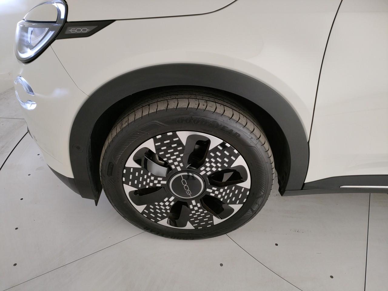 FIAT 600 1.2 hybrid La Prima 110cv auto