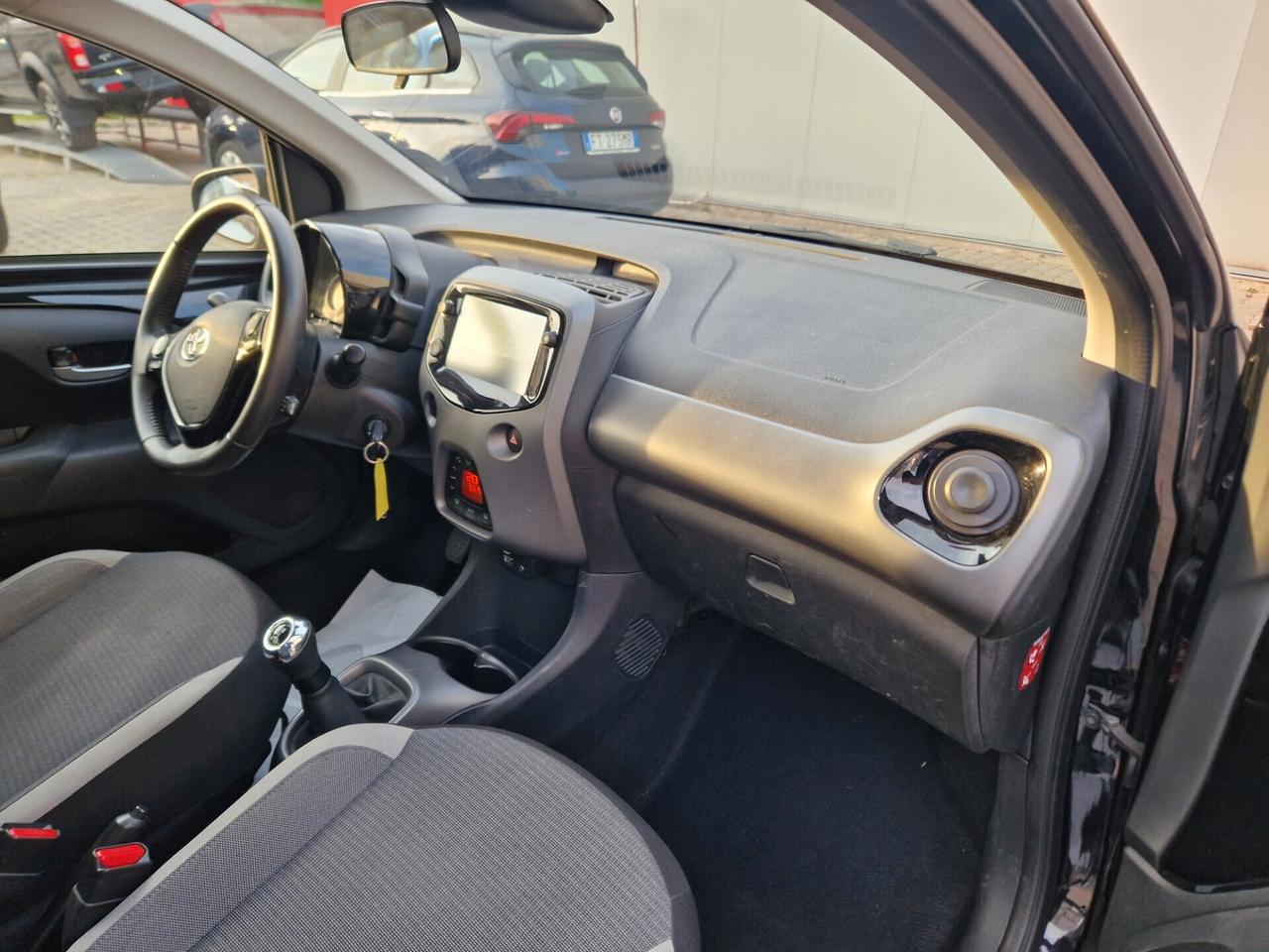 Toyota Aygo Connect 1.0 VVT-i 72 CV 5p x-play