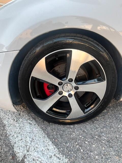 VOLKSWAGEN GOLF 140 CV TDI GT SPORT 3 porte DSG CERCHI IN LEGA NAVIGATORE OK NEOPATENTATI - GARANZIA 12 MESI -