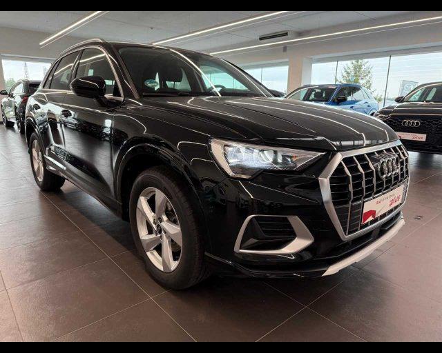 AUDI Q3 35 TFSI Business Advanced