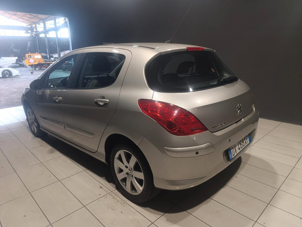 Peugeot 308 del 2009 benzina 80.000 km