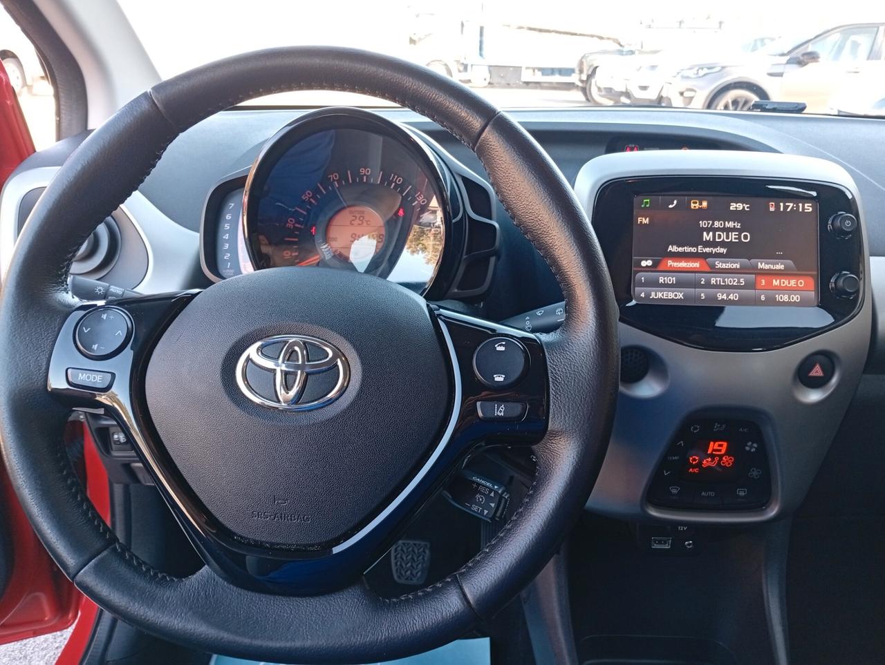 Toyota Aygo 1.0 VVT-i 69 CV 5 porte x-black TSS