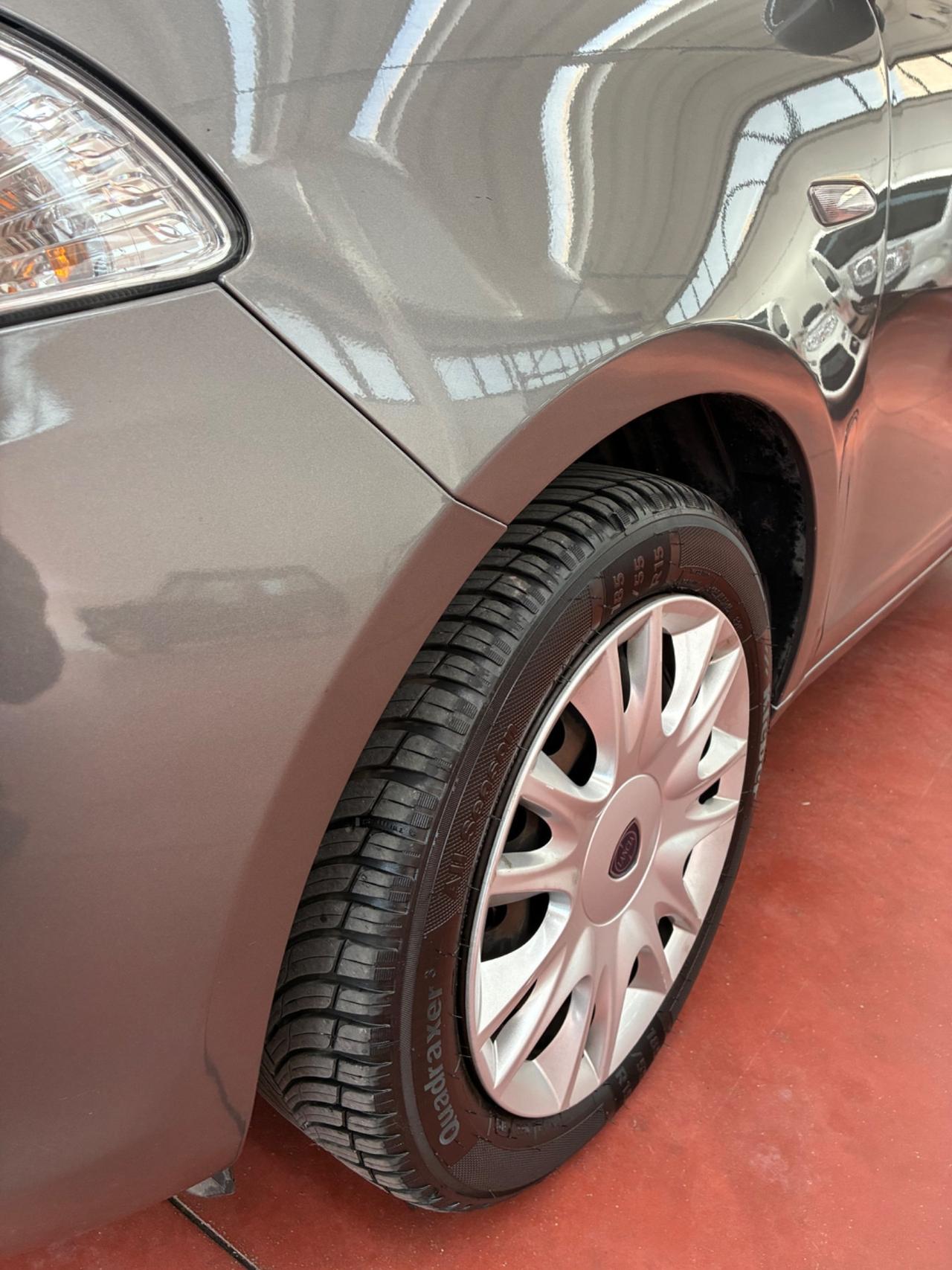 Lancia Ypsilon 1.2 69 CV 5 porte S&S Silver