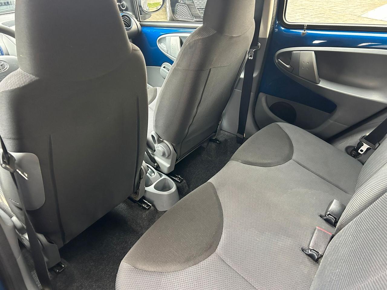 Toyota Aygo 1.0 12V VVT-i 5 porte Sol CAMBIO NUOVO