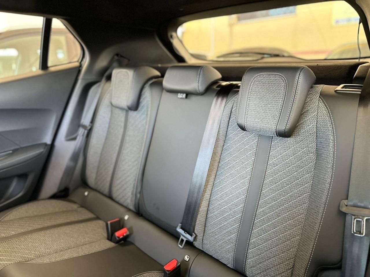 Peugeot 2008 Hybrid 145 e-DCS6 Allure