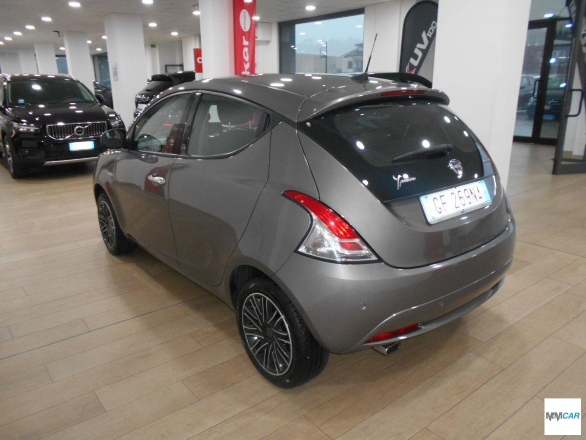 LANCIA - Ypsilon - 1.0 FireFly 5p.S&S Hybryd Gold