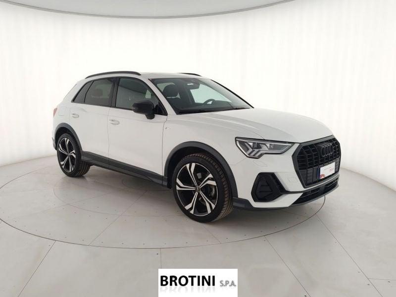 Audi Q3 35 TDI S tronic Identity Black
