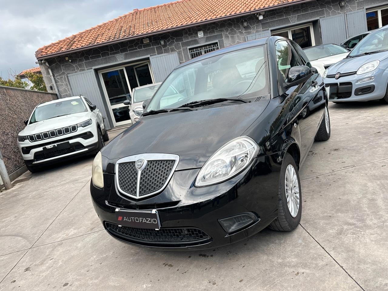 Lancia Ypsilon 1.3 MJT 75 CV New Oro