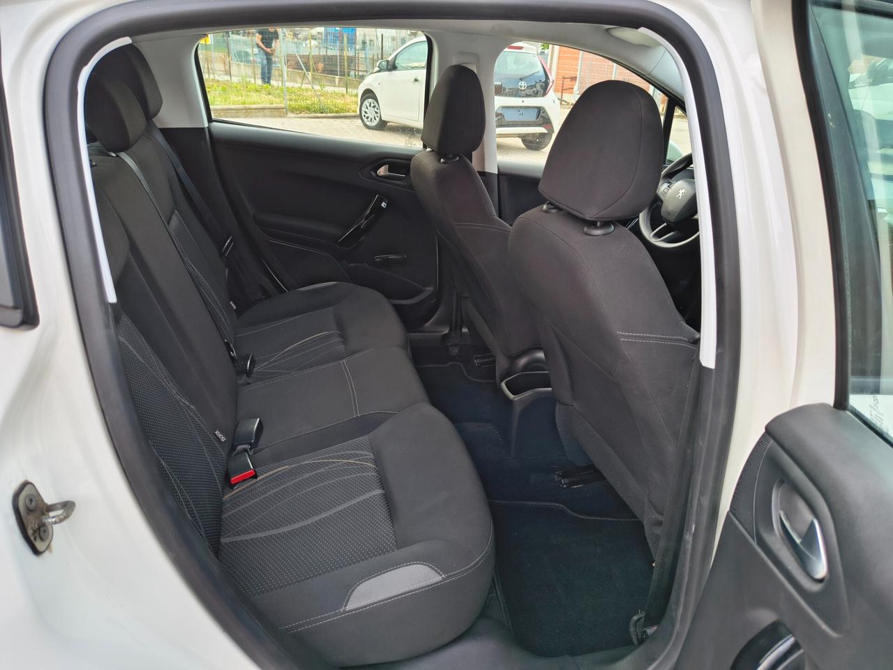 Peugeot 208 PureTech 82 5 porte Allure