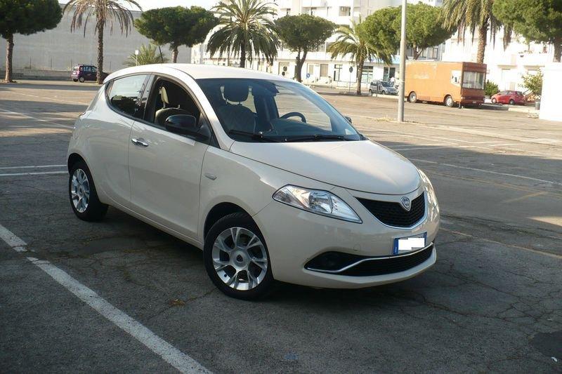 Lancia Ypsilon 1.2 69 CV 5 porte Silver