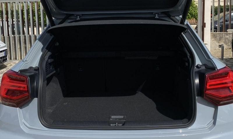 Audi Q2 S Line interno ed esterno 2.0 TDI 150CV S-Tronic 35