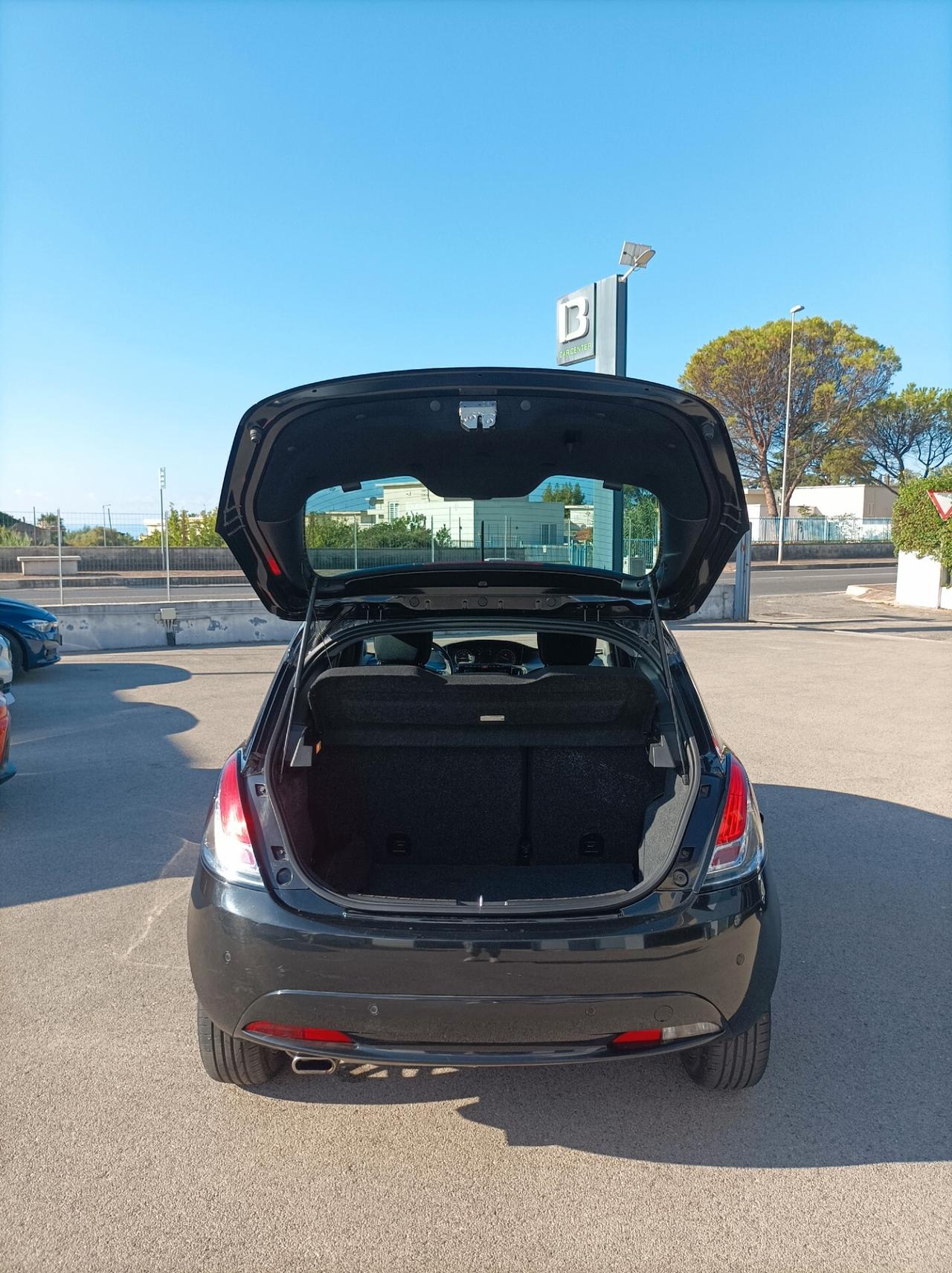 Lancia Ypsilon 1.2 69 CV 5 porte GPL Ecochic Gold
