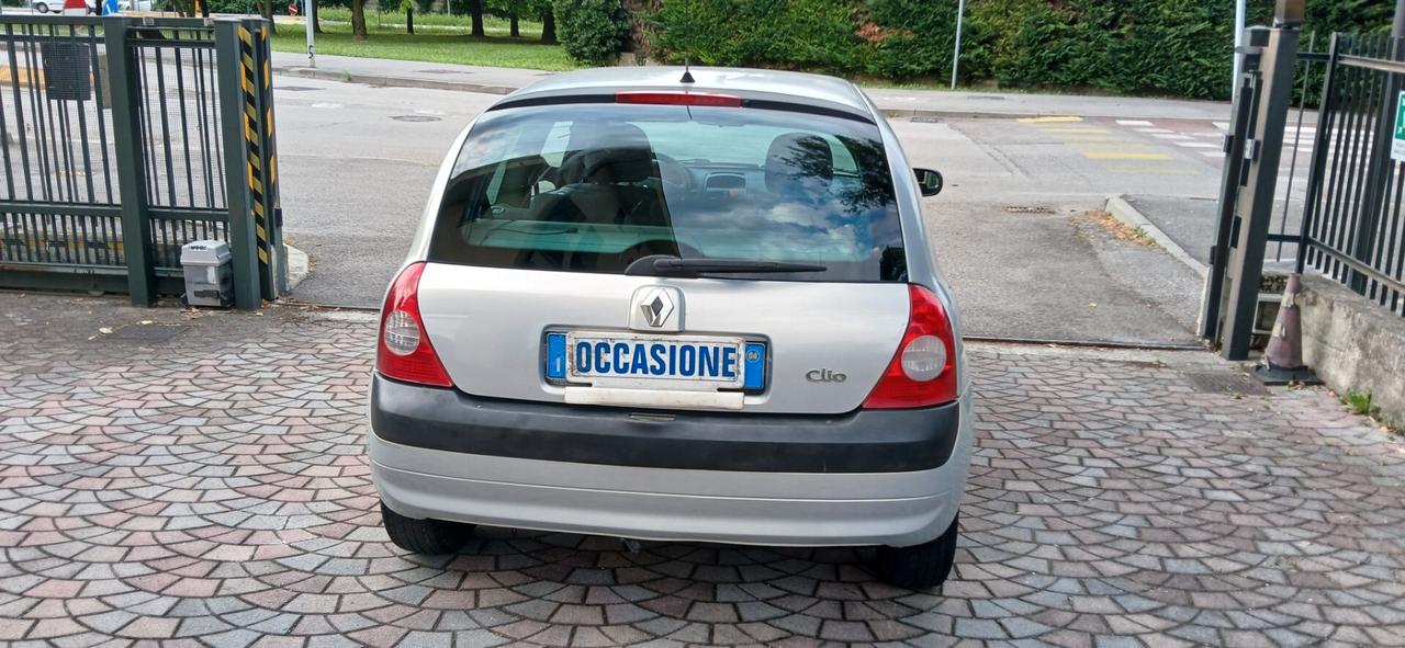 Renault Clio 1.2 benzina neopatentati