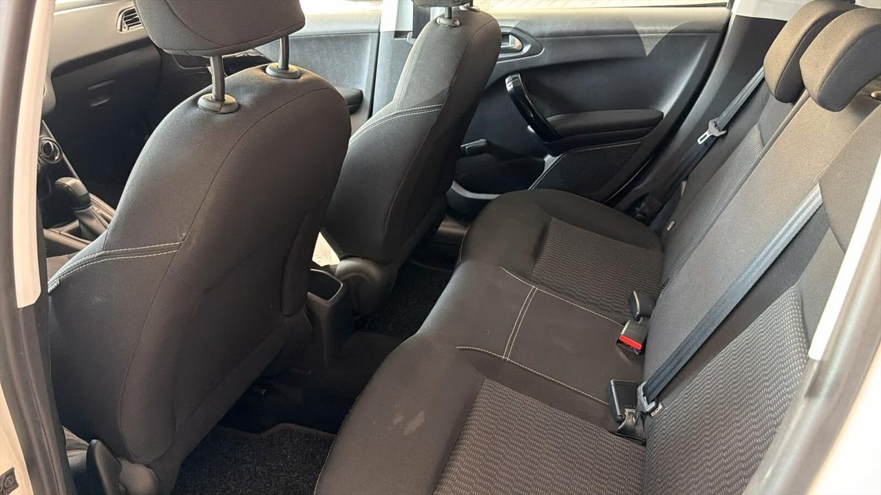 Peugeot 208 PureTech 82 5p. GPL Active