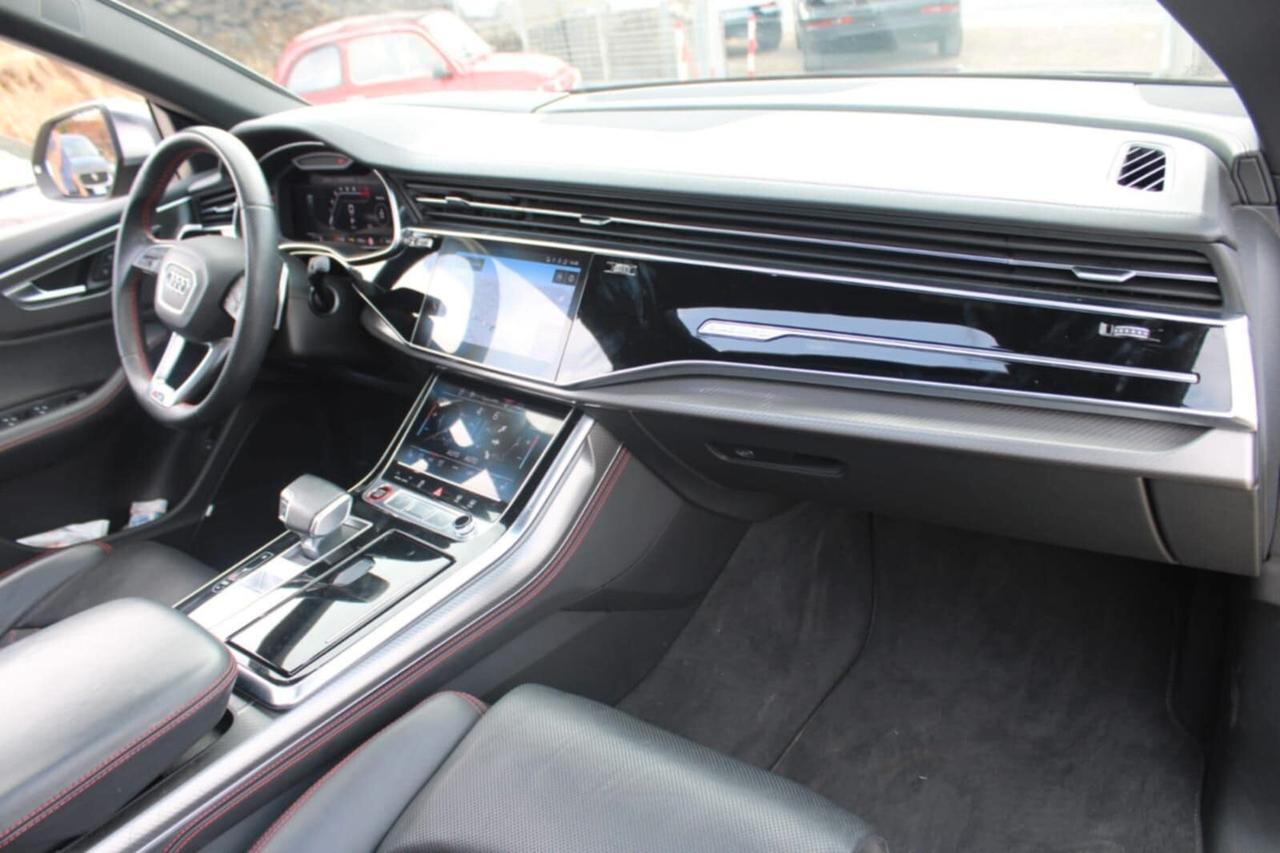 Audi Q8 RS TFSI V8 quattro tiptronic