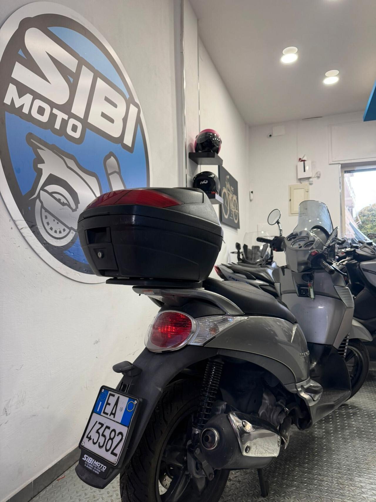 Aprilia Scarabeo 300