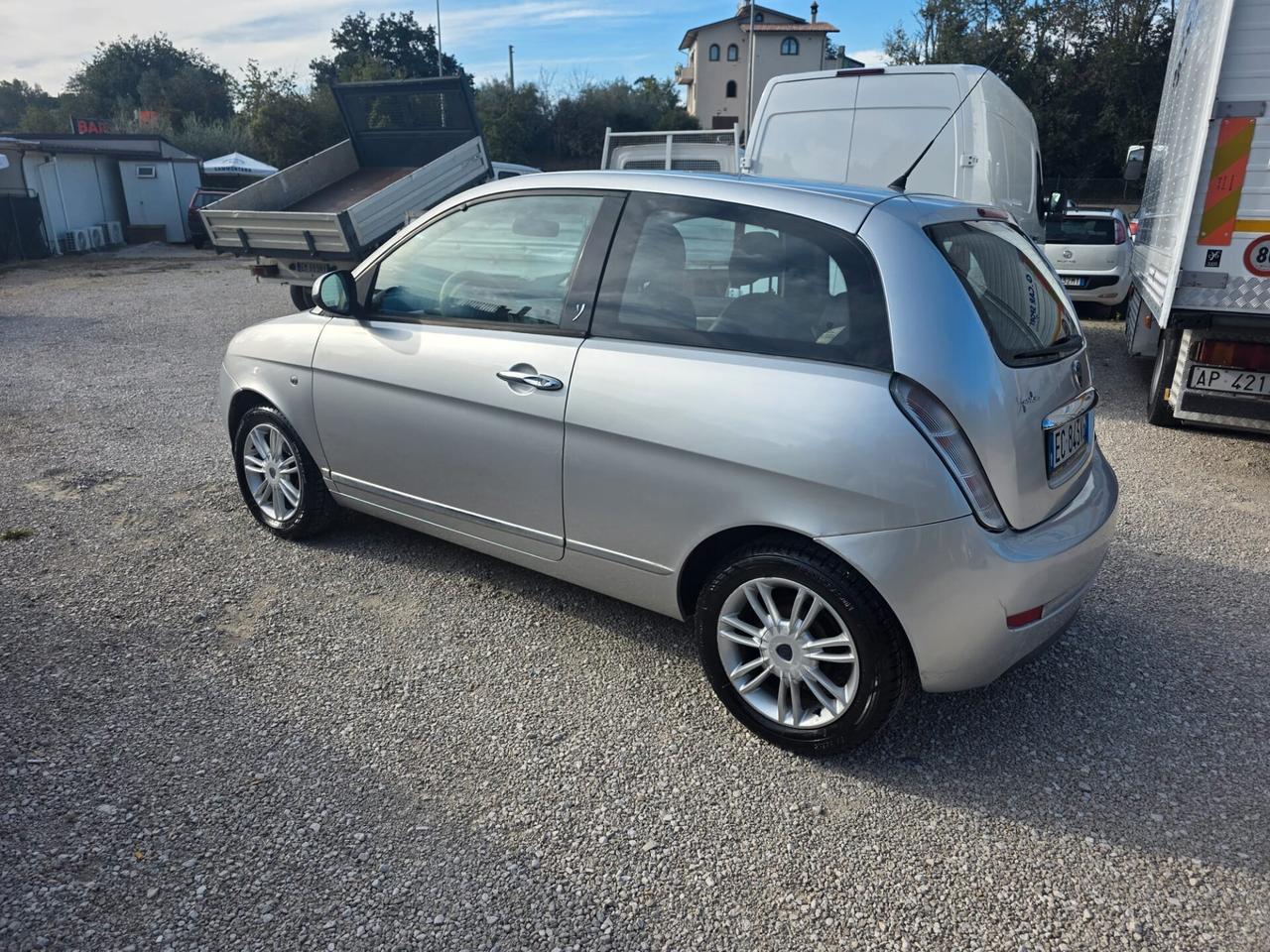 Lancia Ypsilon 1.3 MJT 75 CV Platino
