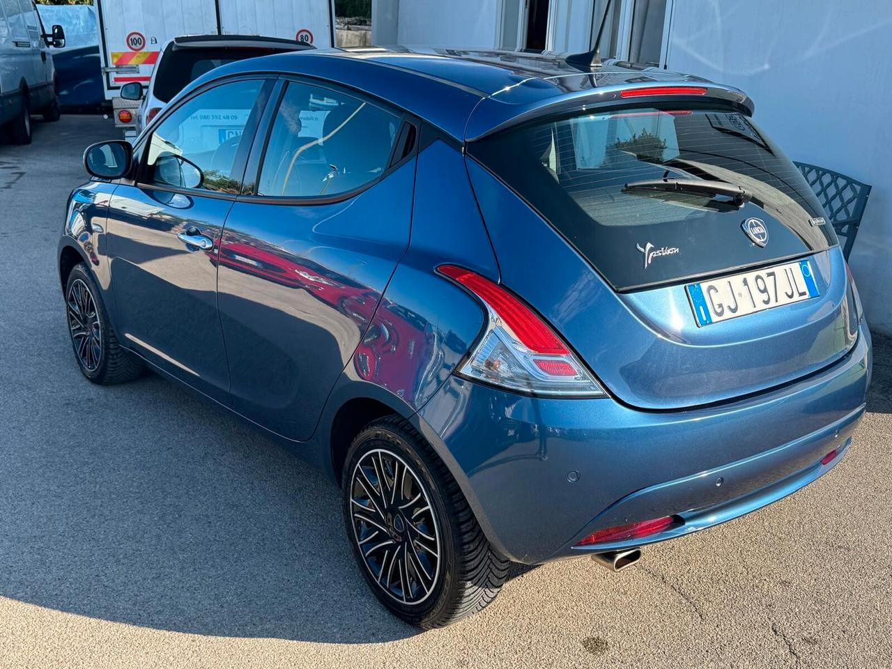 Lancia Ypsilon 1.0 FireFly 5 porte S&S Hybrid Ecochic Gold