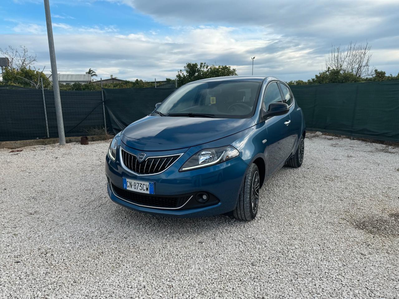 Lancia Ypsilon 1.0 FireFly 5 porte S&S Hybrid Gold Plus