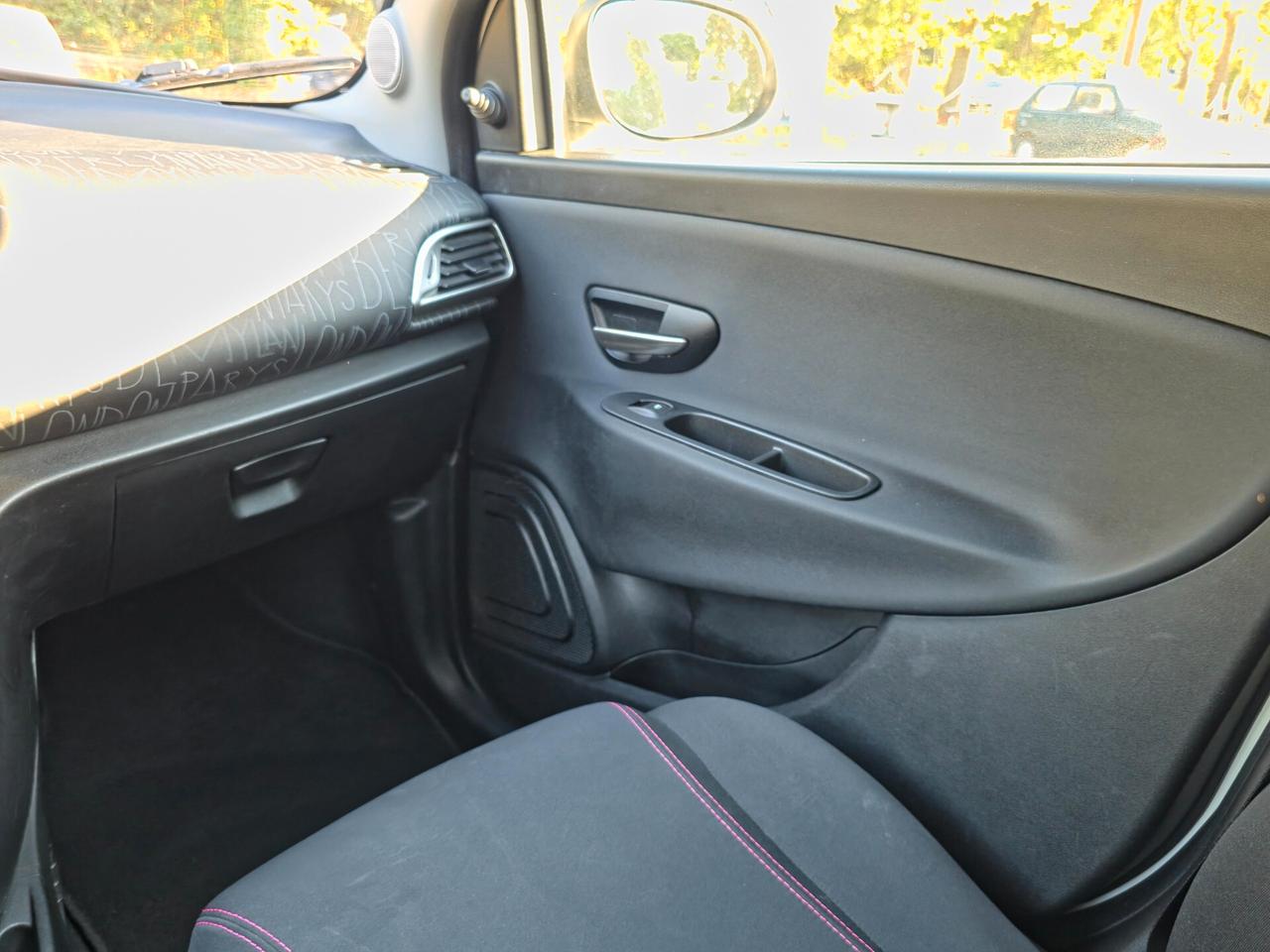 Lancia Ypsilon 1.2 69 CV 5 porte S&S Silver E5B Manuale NEO 2013