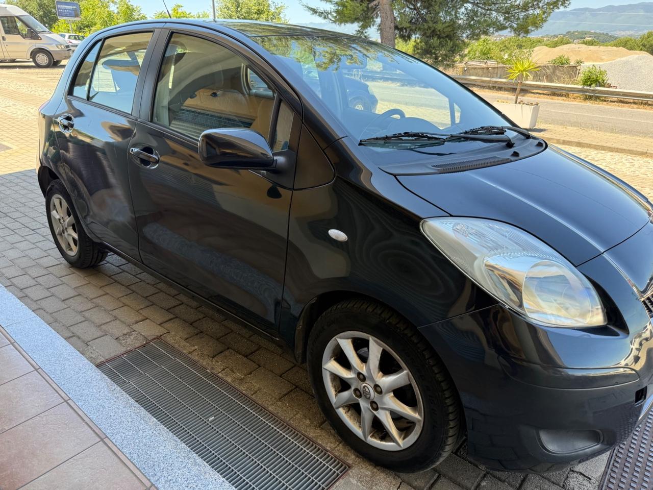 Toyota Yaris 5 porte benzina