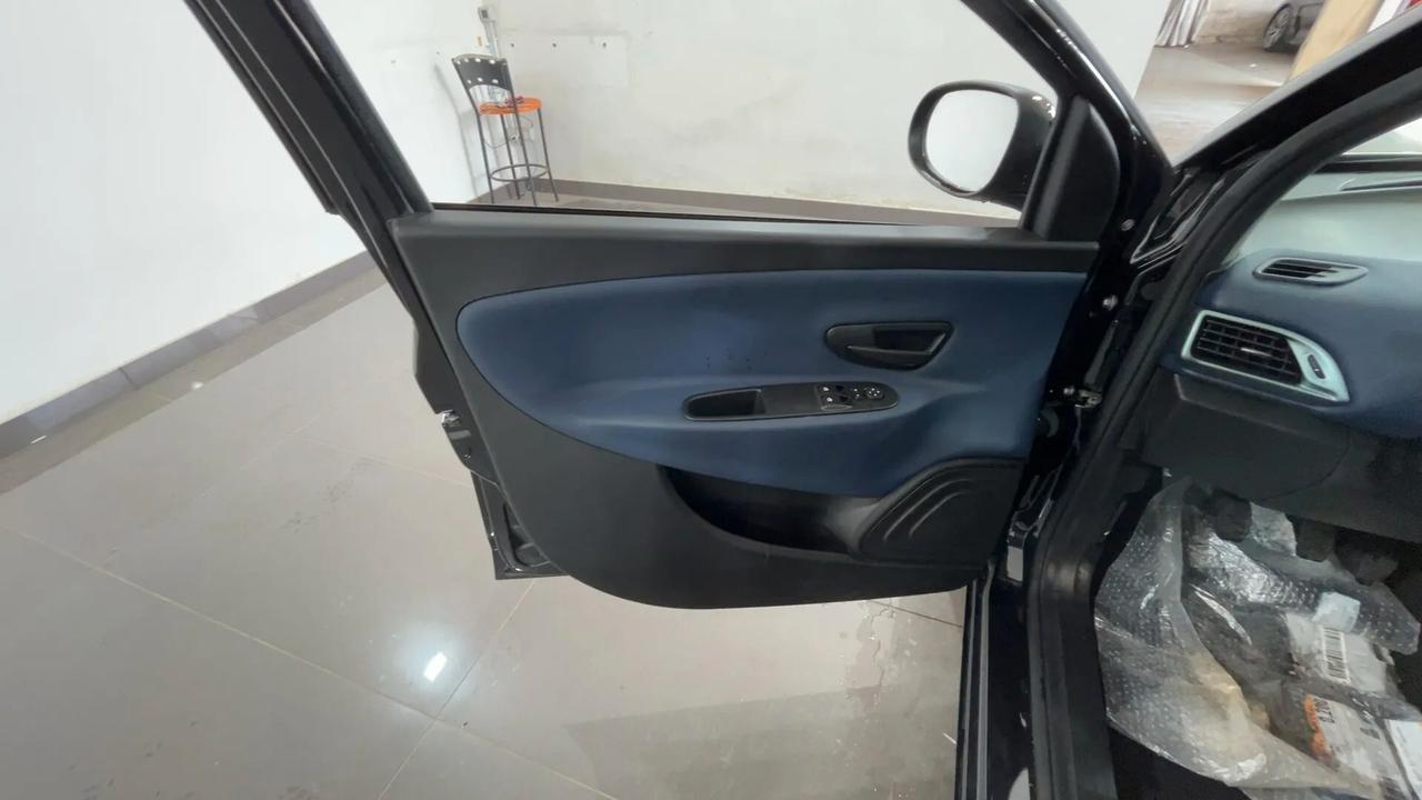 Lancia Ypsilon 1.0 FireFly 5 porte S&S Hybrid Oro