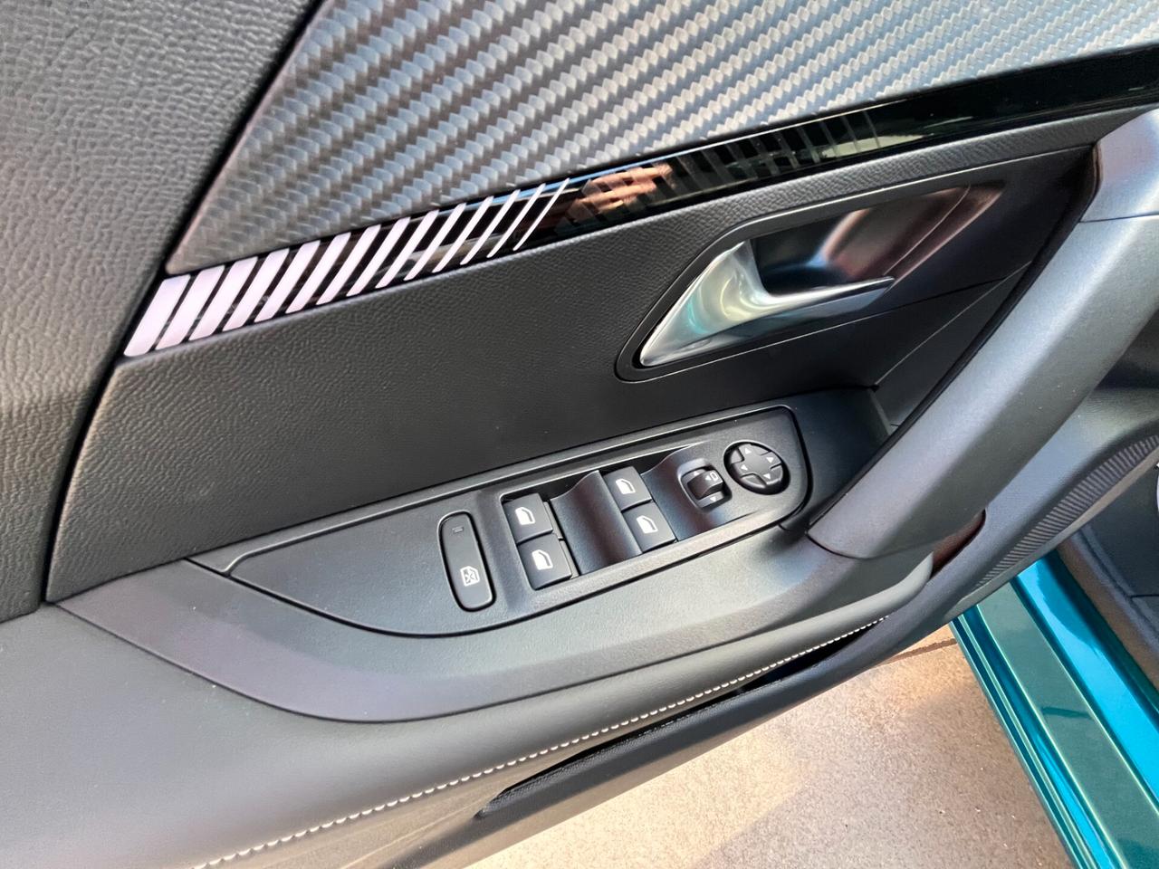 PEUGEOT 2008 1.2 PureTech 130CV EAT8 ALLURE – KM 0 – AUTOMATICA