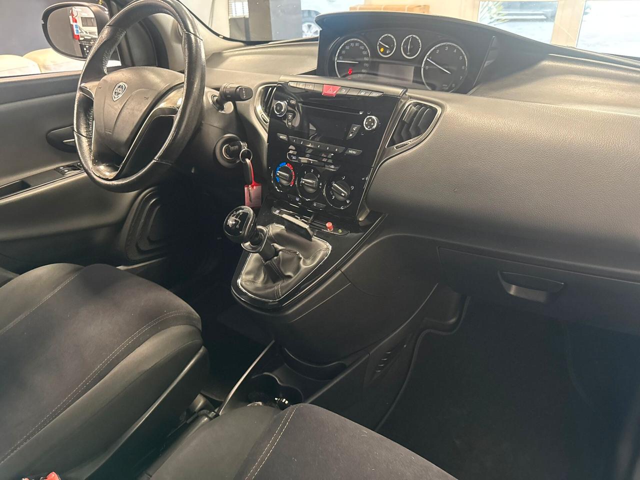 Lancia Ypsilon 1.2 69 CV 5 porte Silver