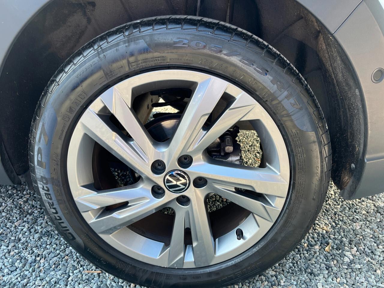 Volkswagen Taigo 1.0 TSI 110 CV DSG R-Line**74000KM**